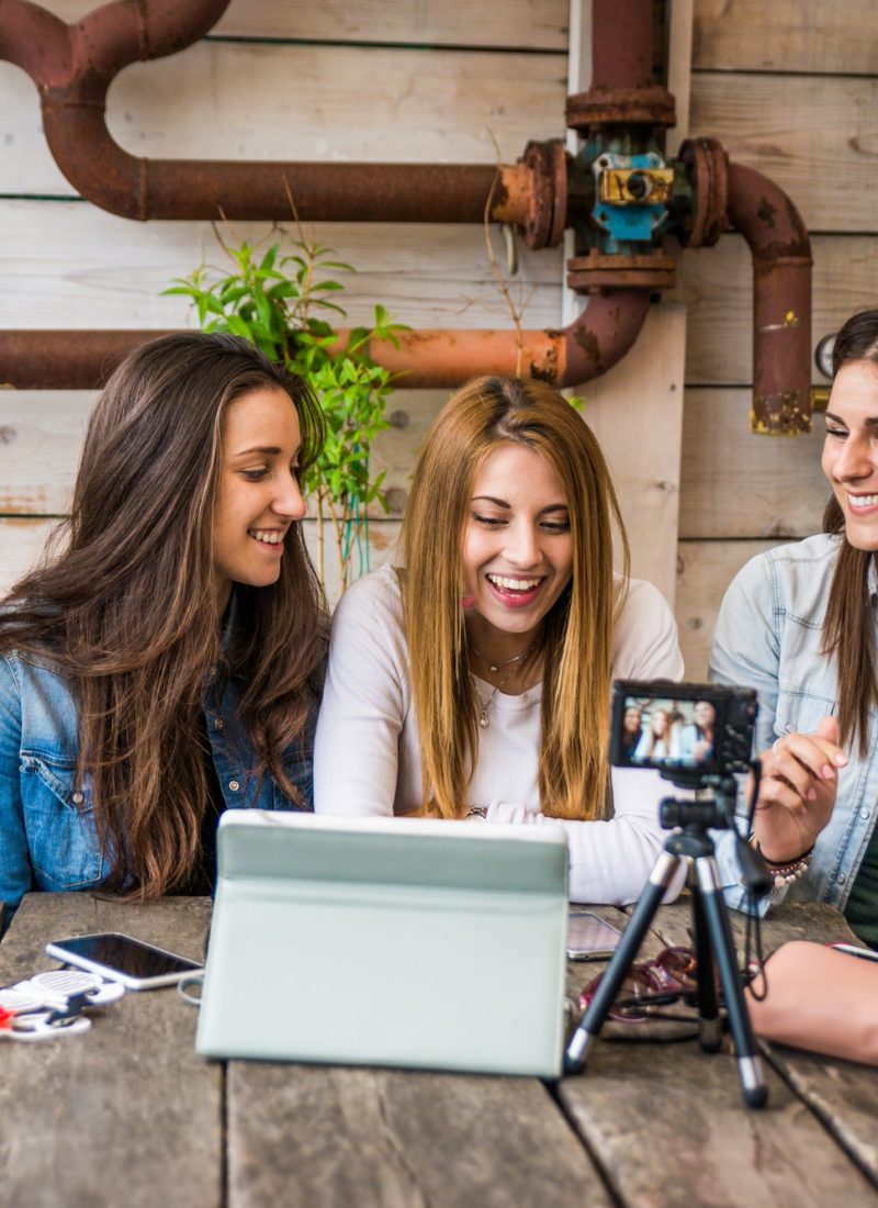 influencers-vlogging-from-home.jpg